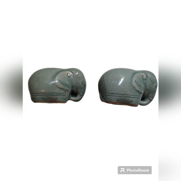 Vintage Blue Green Elephant Salt and Pepper Shakers Ceramic - Picture 1 of 5